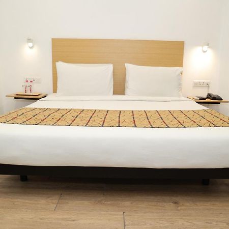 Crayon Hotels Gandhinagar Kültér fotó