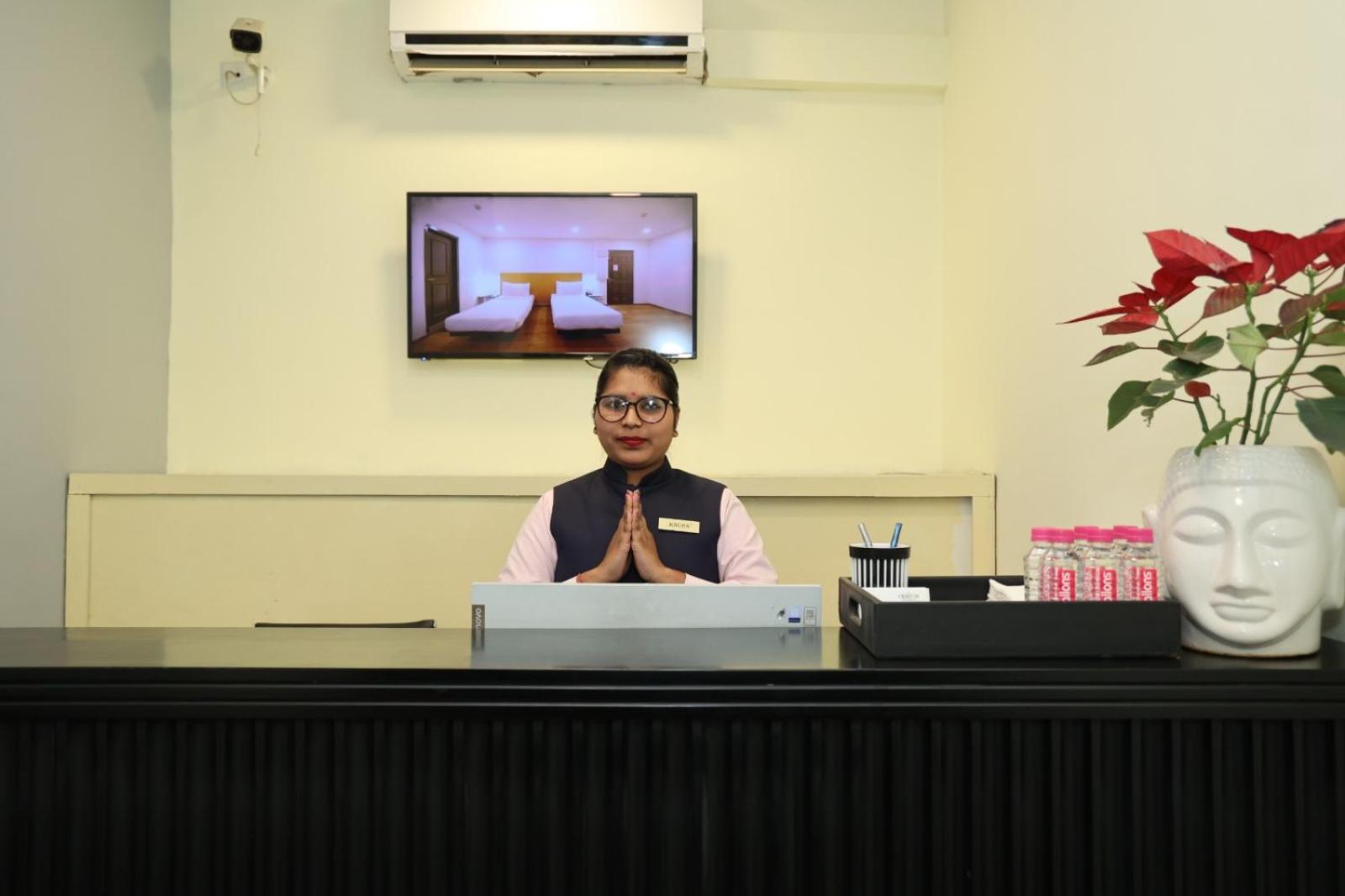 Crayon Hotels Gandhinagar Kültér fotó