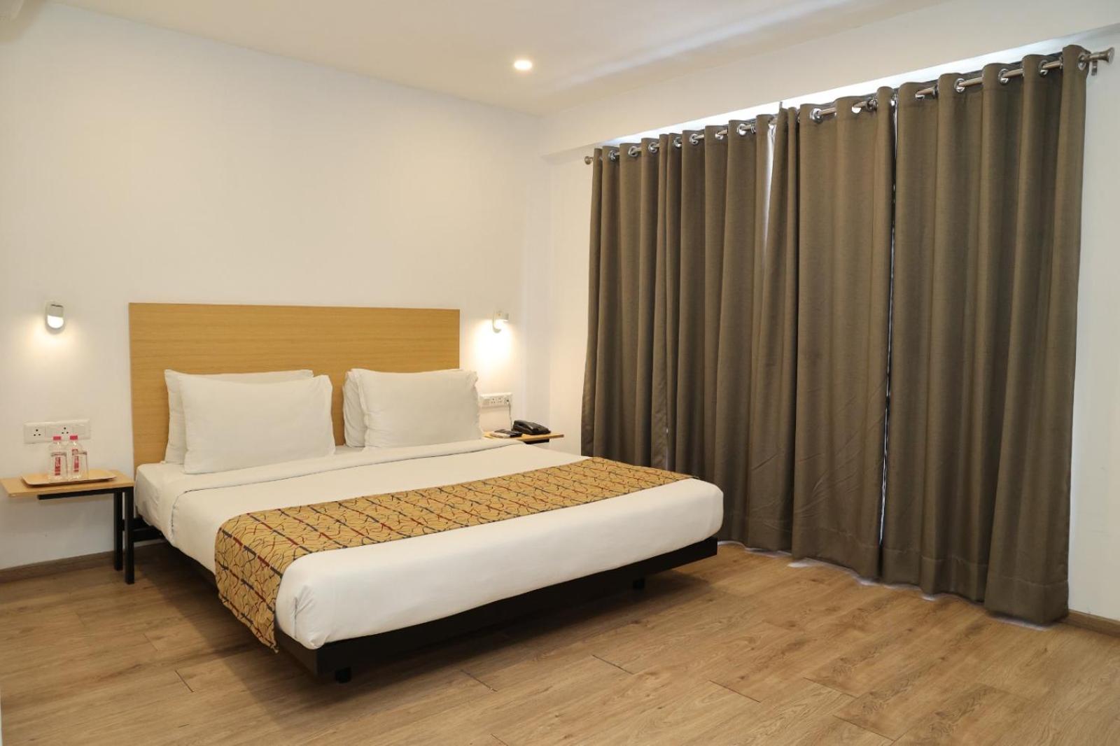 Crayon Hotels Gandhinagar Kültér fotó