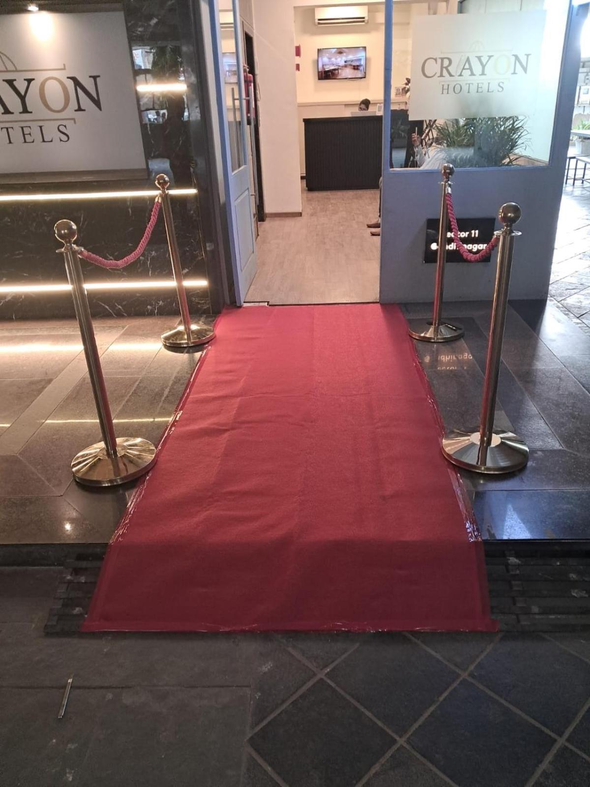 Crayon Hotels Gandhinagar Kültér fotó